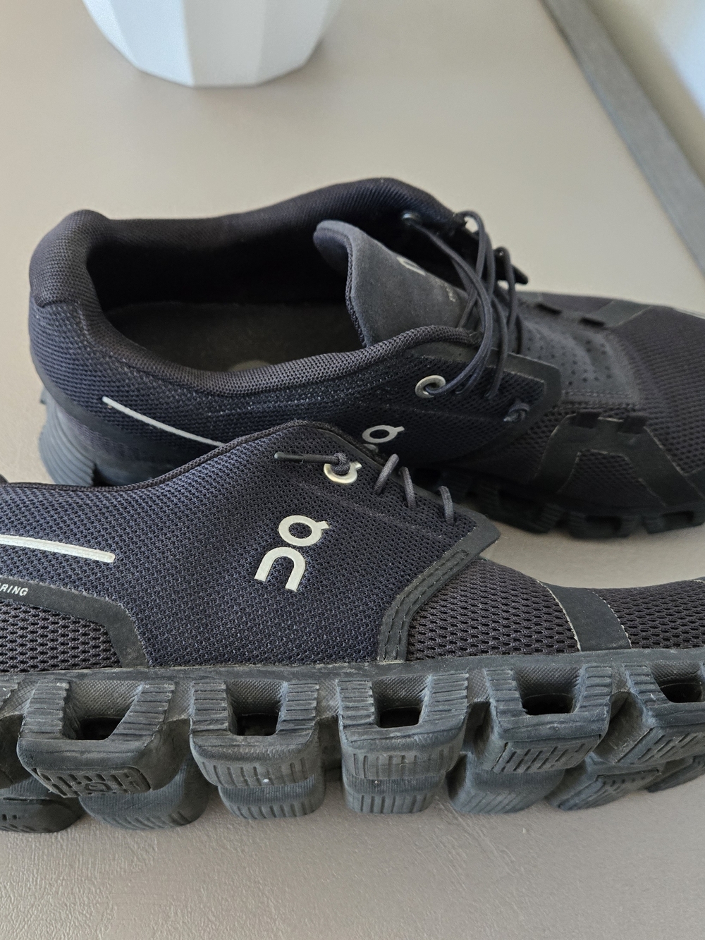 On Cloud 5 - All Black- Women Running Shoes - Picture 3 of 7